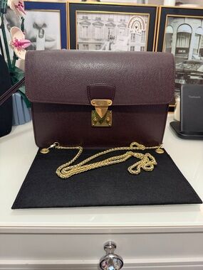 Authentic Louis Vuitton Dark Brown Leather clutch/Wristlet.free chain,insert COA